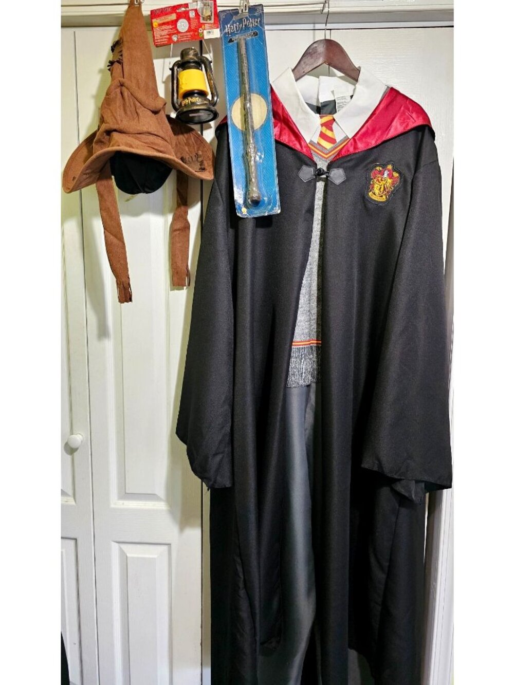 Harry Potter Gryffindor Costume Mens XXL Robe Outfit Sorting Hat Wand Lantern